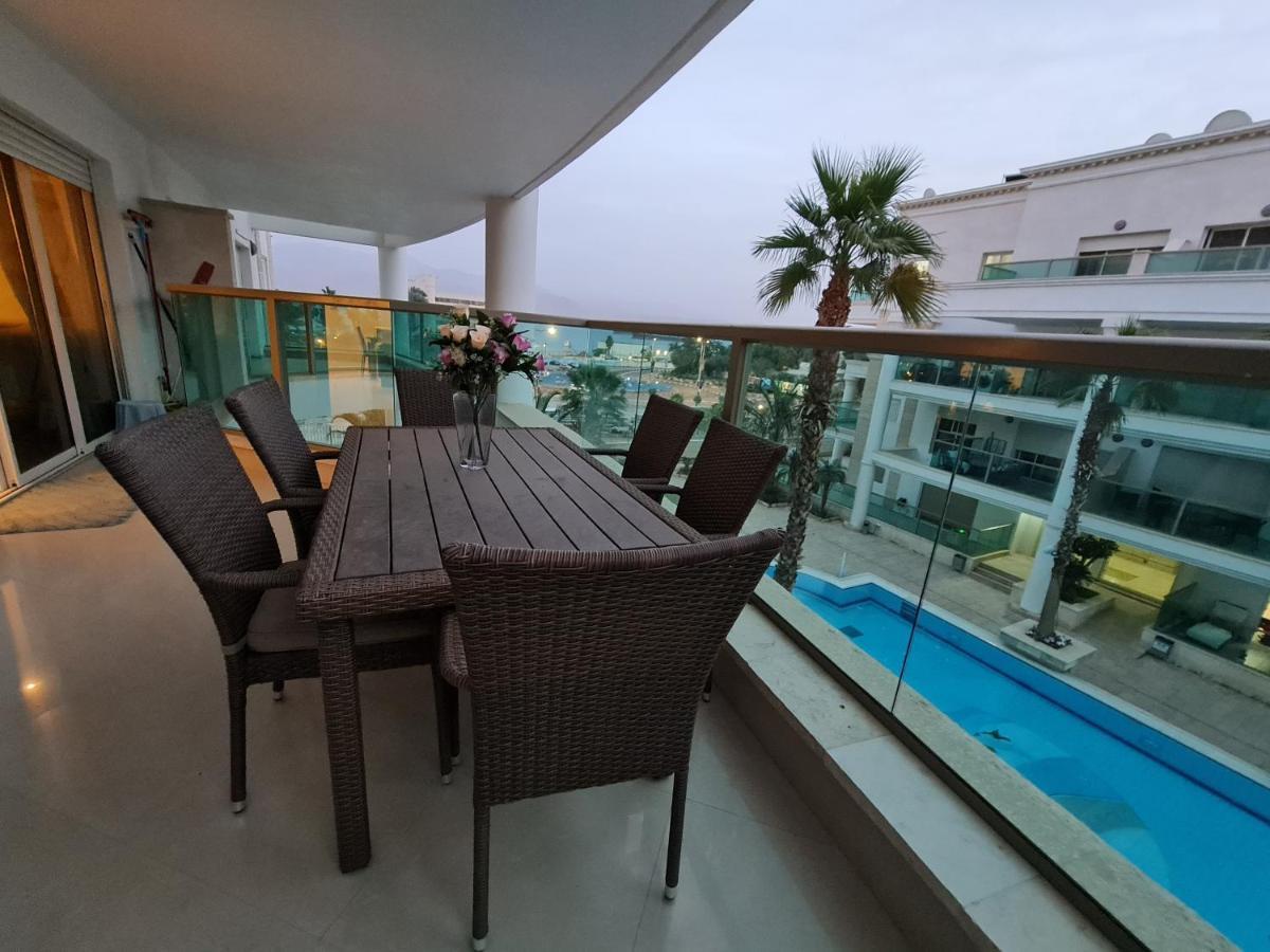 Sweet With Balcony In Luxury Apartment